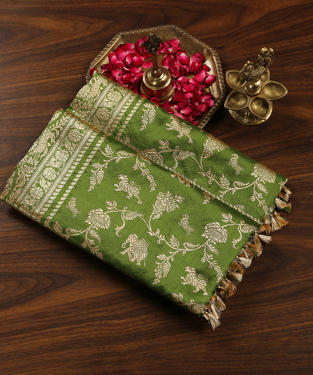 Green_Handloom_Pure_Katan_Silk_Banarasi_Dupatta_With_Floral_Jaal_WeaverStory_01