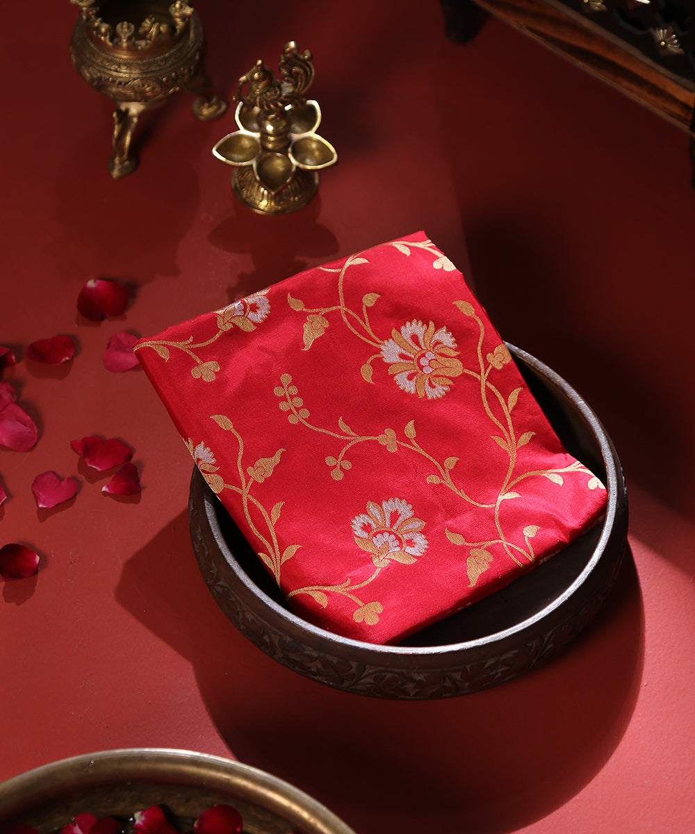 Red_Handloom_Pure_Katan_Silk_Banarasi_Dupatta_With_Sona_Rupa_Floral_Jaal_WeaverStory_01