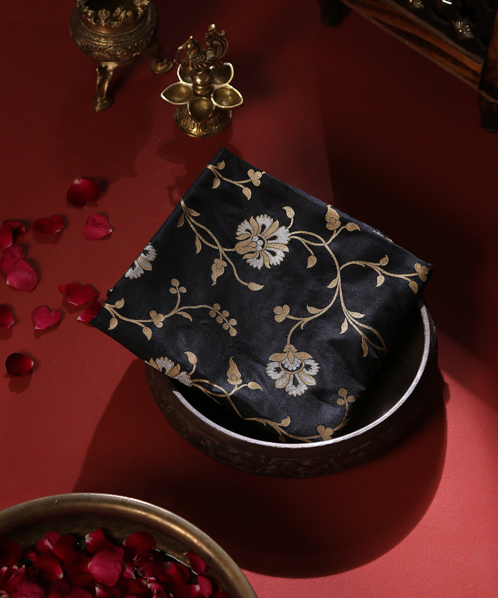 Black_Handloom_Pure_Katan_Silk_Banarasi_Dupatta_With_Sona_Rupa_Floral_Jaal_WeaverStory_01