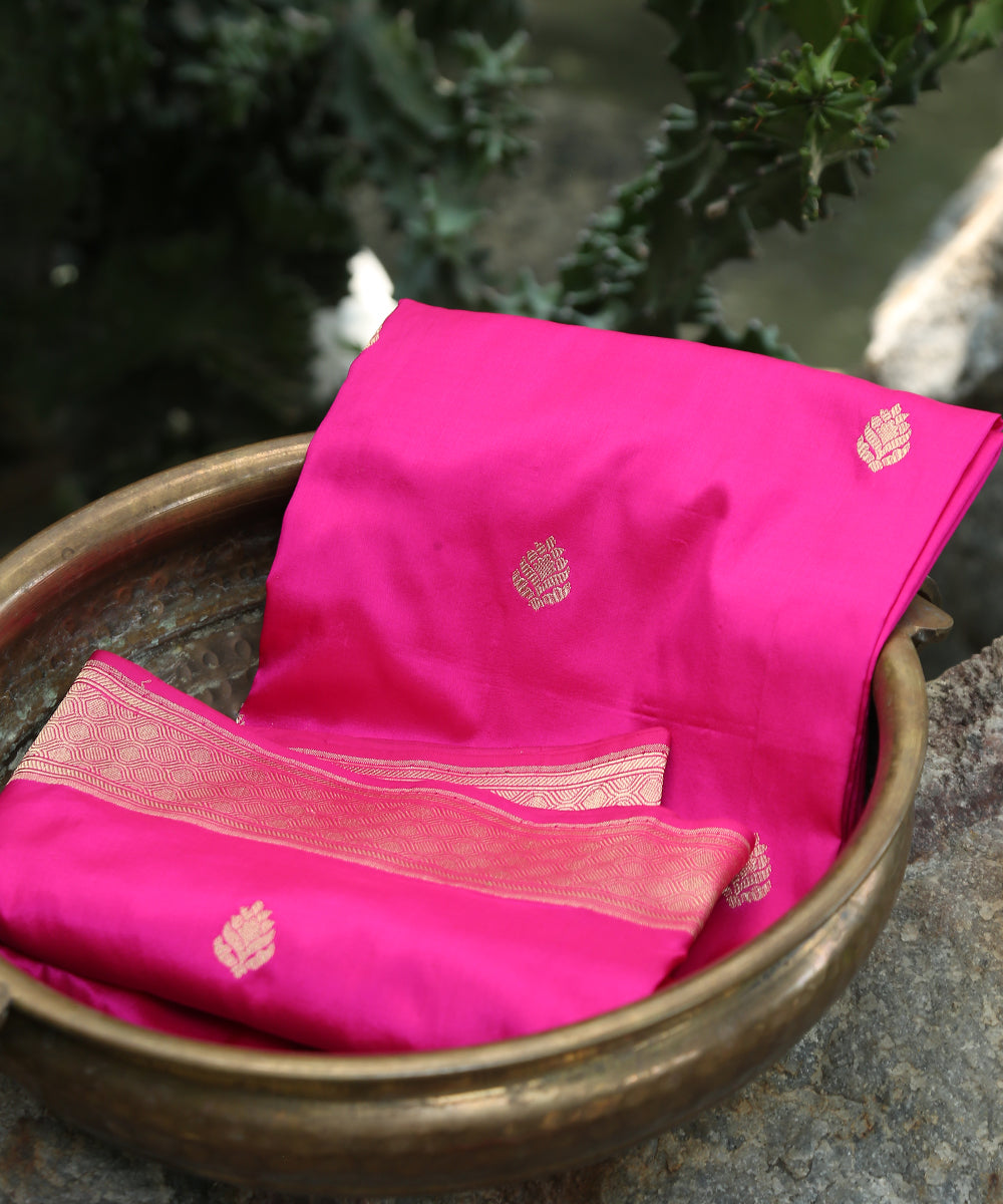 Handloom_Rani_Pink_Pure_Katan_Silk_Banarasi_Dupatta_With_Booti_WeaverStory_01