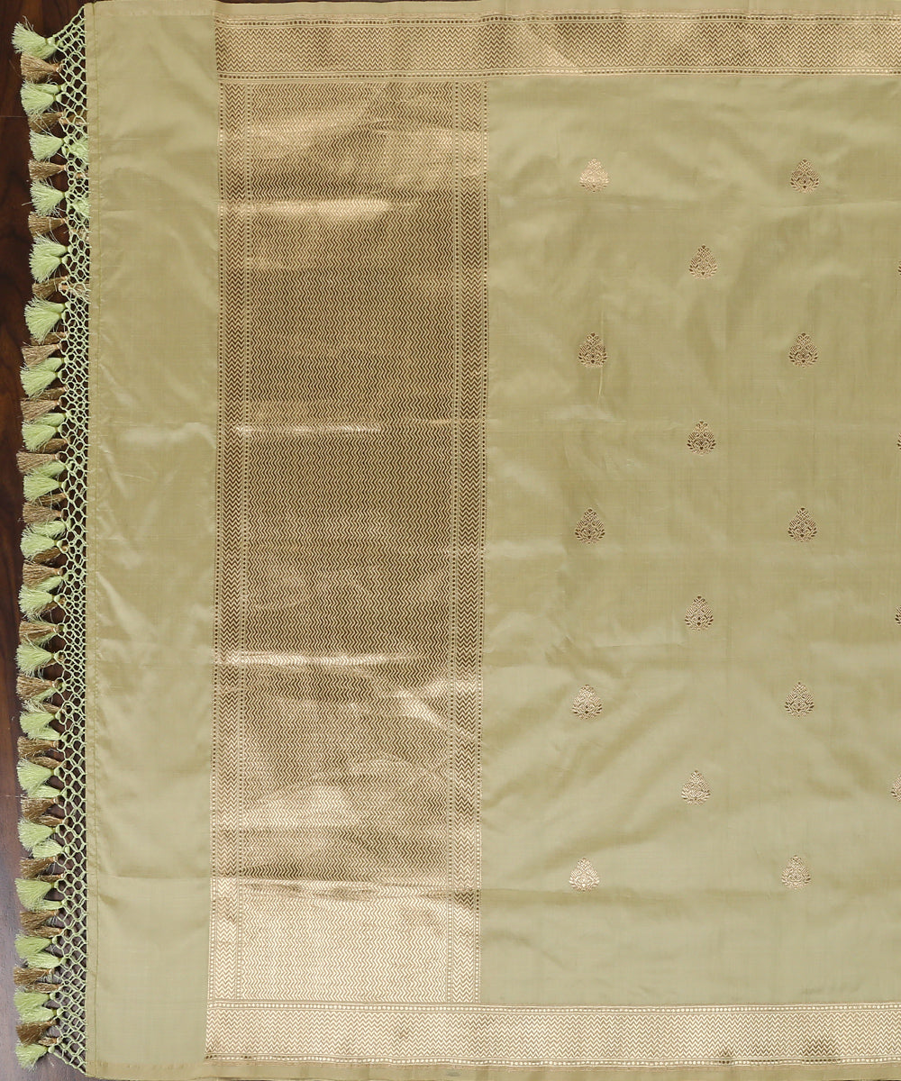 Handloom_Pista_Green_Pure_Katan_Silk_Banarasi_Dupatta_With_Kadhwa_Booti_WeaverStory_02