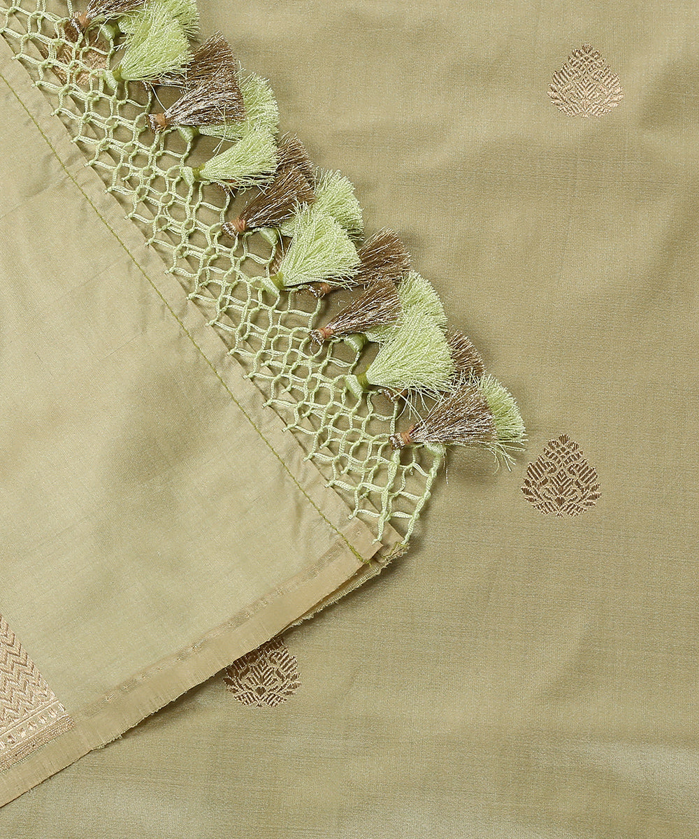 Handloom_Pista_Green_Pure_Katan_Silk_Banarasi_Dupatta_With_Kadhwa_Booti_WeaverStory_04