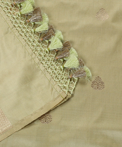 Handloom_Pista_Green_Pure_Katan_Silk_Banarasi_Dupatta_With_Kadhwa_Booti_WeaverStory_04