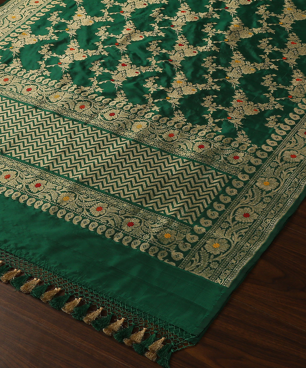 Green_Handloom_Pure_Katan_Silk_Banarasi_Dupatta_With_Kadhwa_Jaal_WeaverStory_03