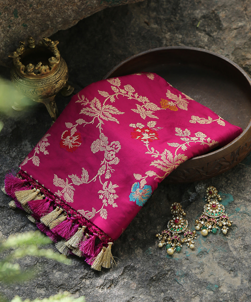 Handloom_Dark_Magenta_Pure_Katan_Silk_Banarasi_Dupatta_With_Kadhwa_Jaal_WeaverStory_01