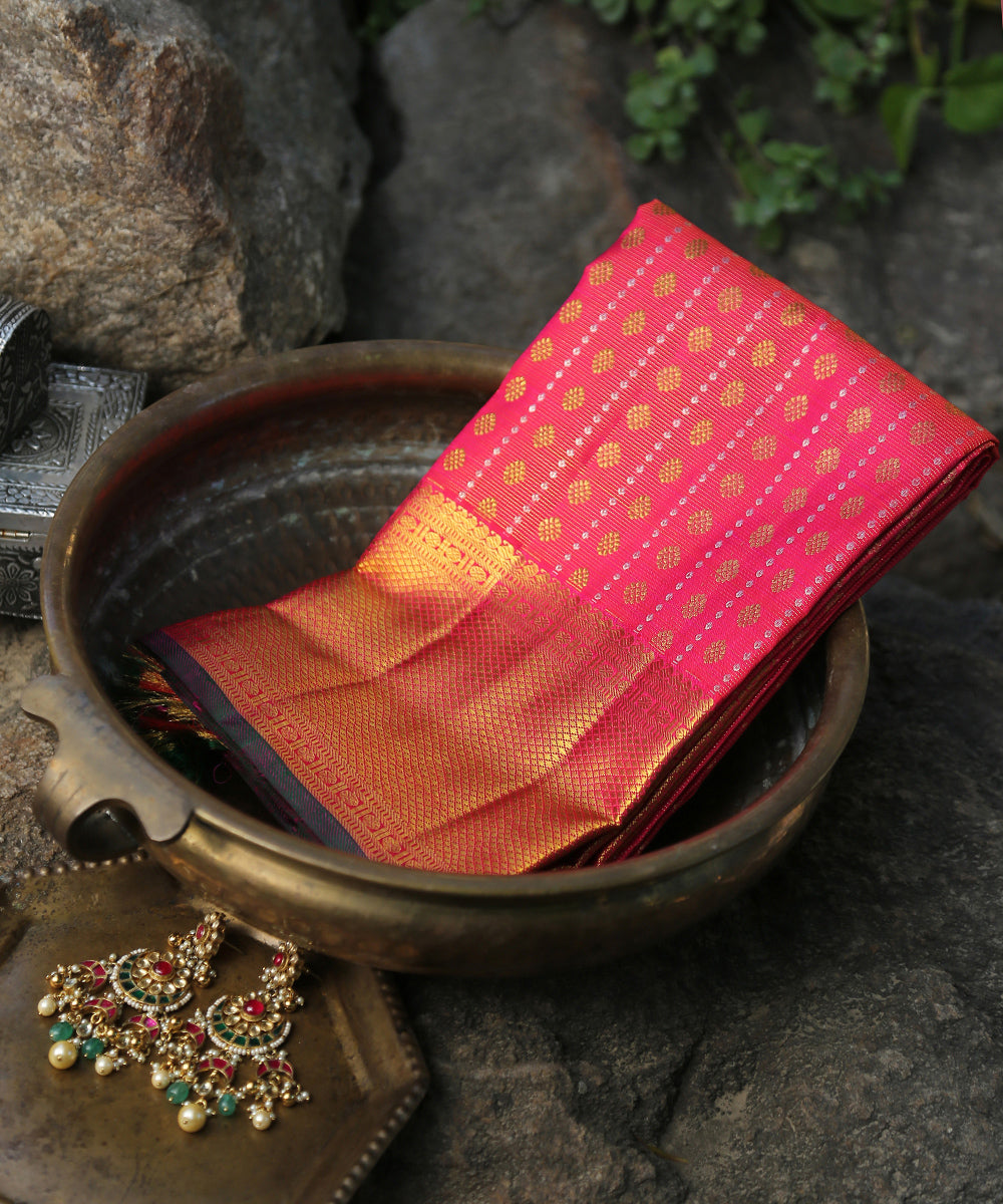 Pink_And_Gold_Handloom_Pure_Silk_Vaira_Oosi_Kanjivaram_Dupatta_With_Pure_Zari_WeaverStory_01