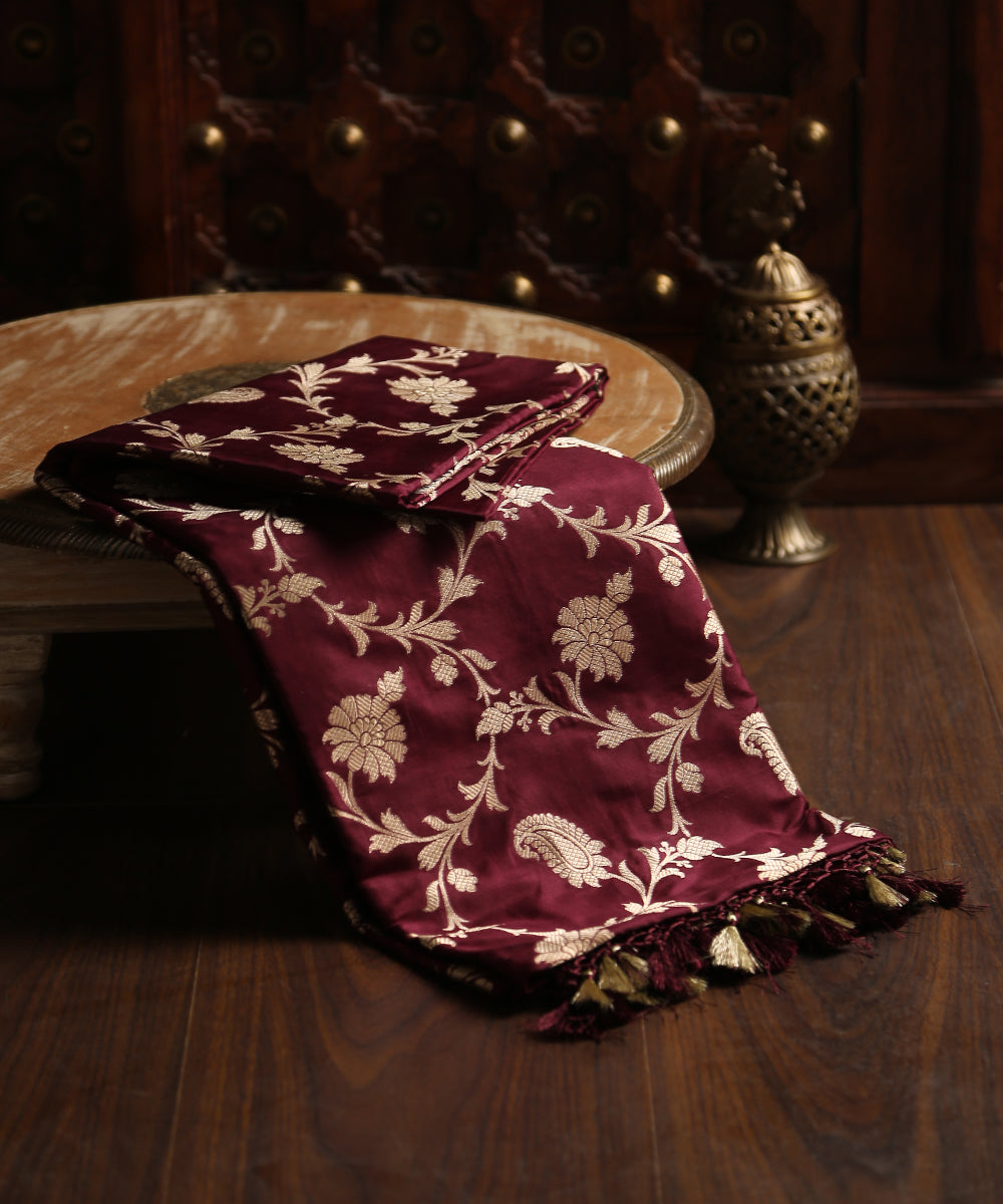 Wine_Handloom_Pure_Katan_Silk_Banarasi_Dupatta_With_Paisley_Jaal_WeaverStory_01