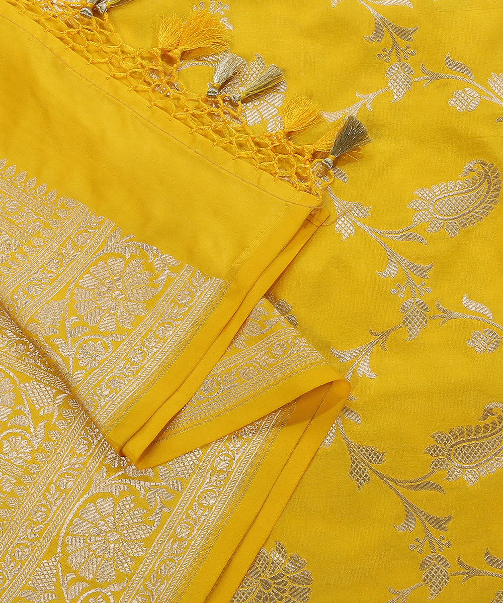 Yellow_Handloom_Pure_Katan_Silk_Banarasi_Dupatta_With_Paisley_Jaal_WeaverStory_04
