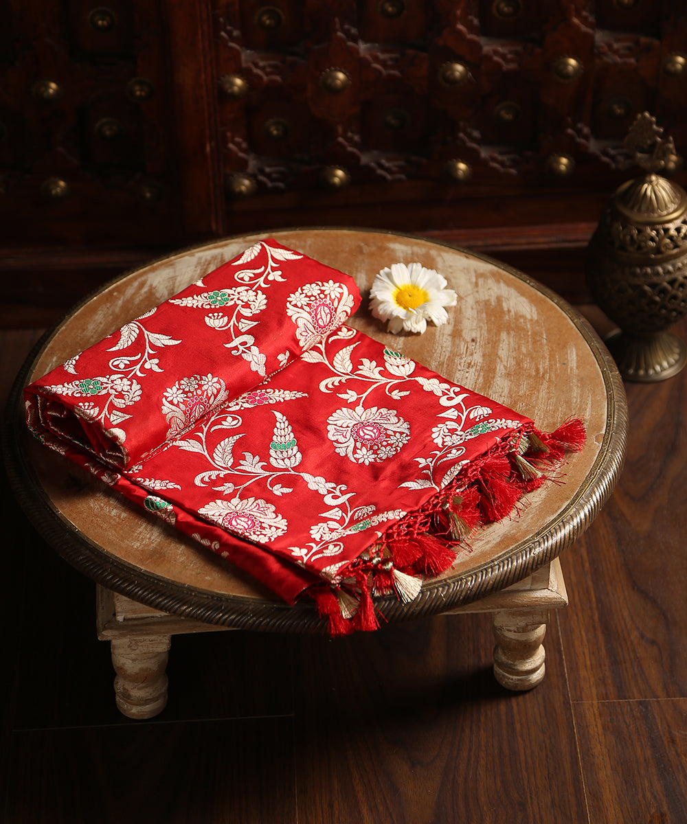 Handloom_Red_Pure_Katan_Silk_Banarasi_Dupatta_With_Meenakari_Jaal_WeaverStory_01