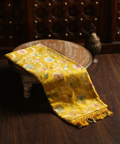 Handloom_Yellow_Pure_Katan_Silk_Banarasi_Dupatta_With_Meenakari_Jangla_WeaverStory_01