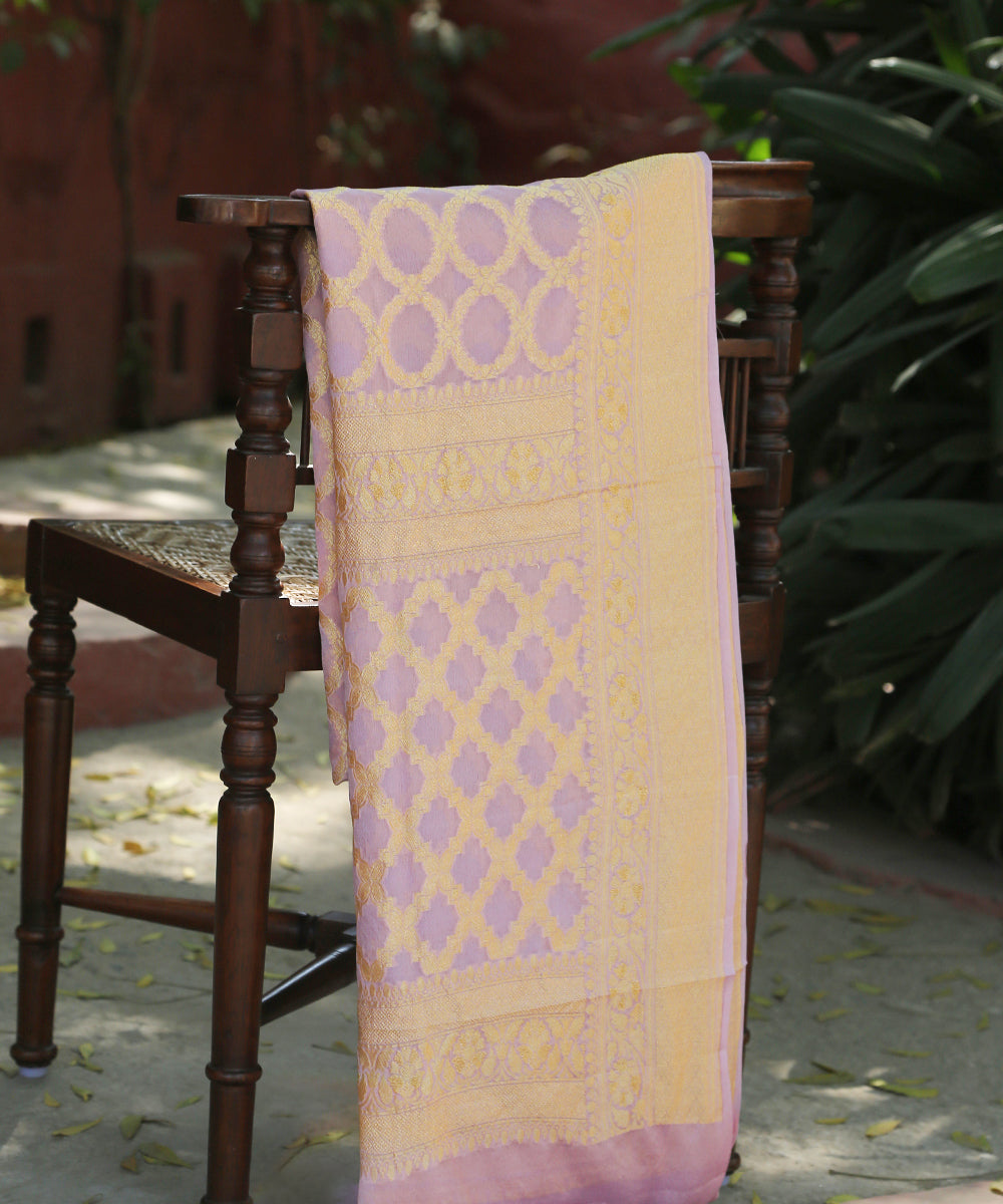 Handloom_Lavernder_Pure_Georegtte_Banarasi_Bandhej_Dupatta_With_Zari_Border_WeaverStory_01