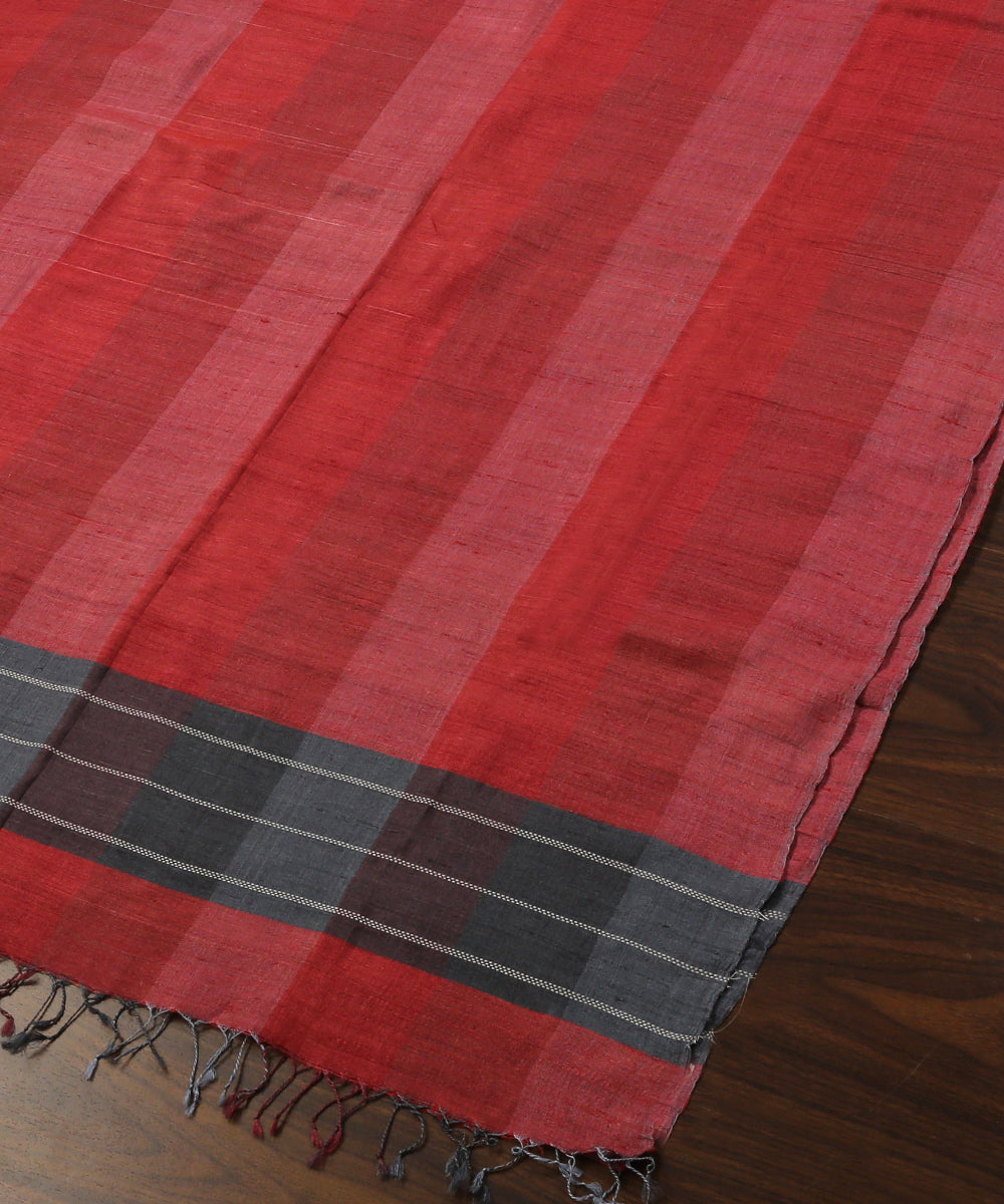 Handloom_Maroon_And_Red_Pure_Tussar_Silk_Dupatta_With_Gradient_Hues_WeaverStory_03