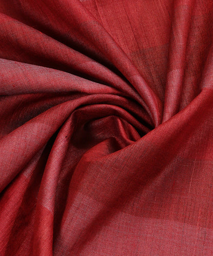 Handloom_Maroon_And_Red_Pure_Tussar_Silk_Dupatta_With_Gradient_Hues_WeaverStory_05
