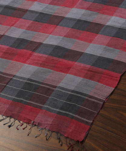 Maroon_And_Grey_Handloom_Pure_Tussar_Silk_Dupatta_With_Gradient_Checks_WeaverStory_03