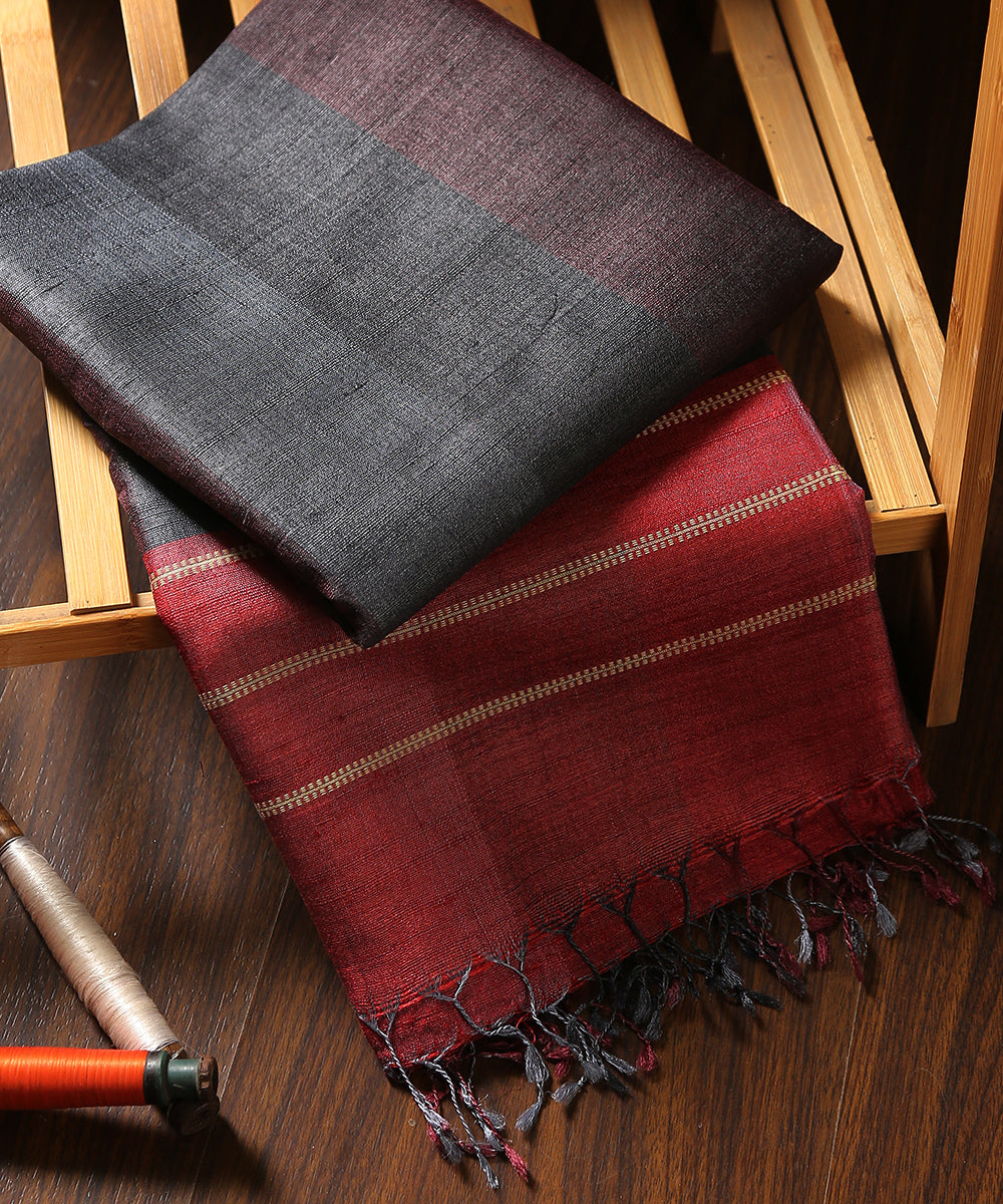Grey_And_Red_Pure_Handloom_Pure_Tussar_Silk_Dupatta_With_Gradient_Checks_And_Red_Pallu_Border_WeaverStory_01