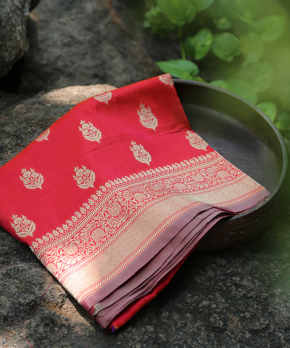 Handloom_Carrot_Pink_Pure_Katan_Georgette_Banarasi_Dupatta_With_All_Over_Booti_And_Border_WeaverStory_01