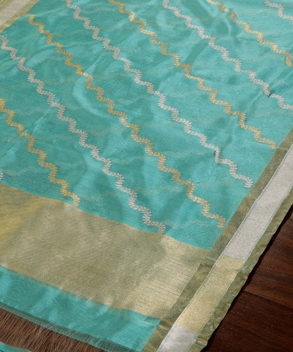 Blue_Handloom_Pure_Chanderi_Silk_Dupatta_With_All_Over_Golden_Jaal_And_Border_WeaverStory_03