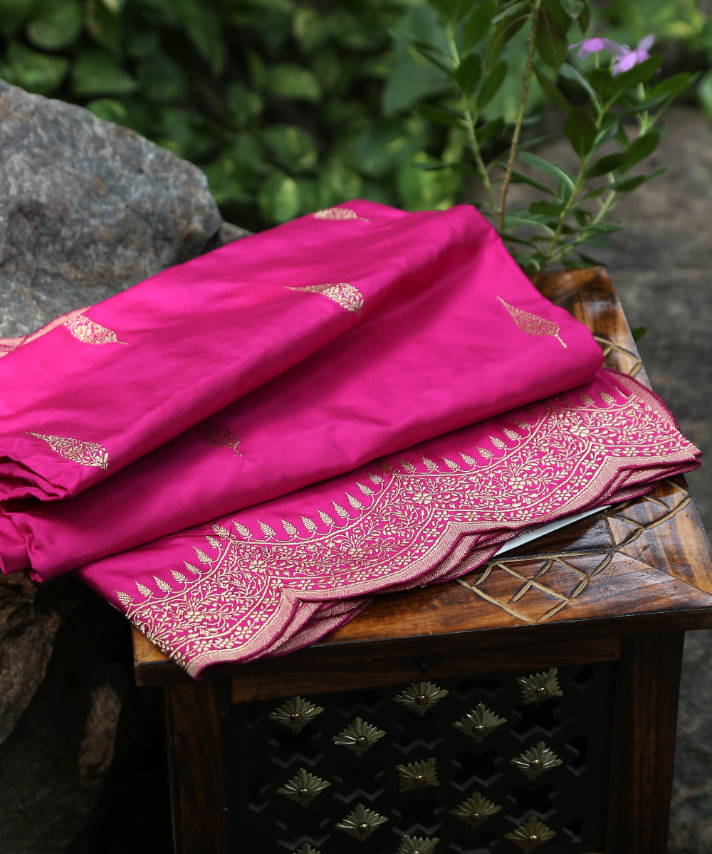 Handloom_Magenta_Pink_Pure_Katan_Silk_Banarasi_Dupatta_With_Scalloped_Border_WeaverStory_01