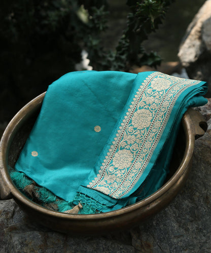 Handloom_Turquoise_Pure_Katan_Silk_Banarasi_Dupatta_With_Kadhwa_Boota_WeaverStory_01