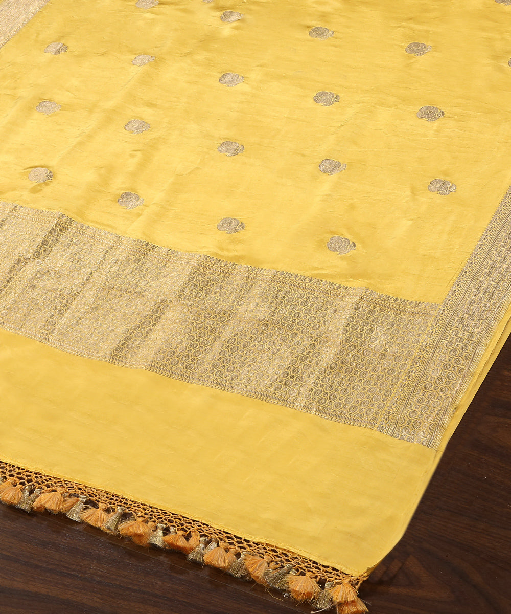 Yellow_Handloom_Pure_Mashroo_Silk_Banarasi_Dupatta_With_Kadhwa_Booti_WeaverStory_03