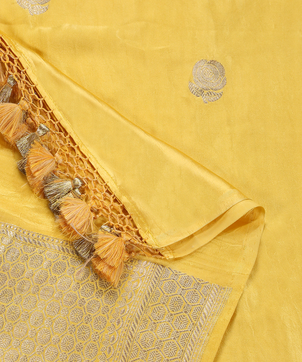 Yellow_Handloom_Pure_Mashroo_Silk_Banarasi_Dupatta_With_Kadhwa_Booti_WeaverStory_04