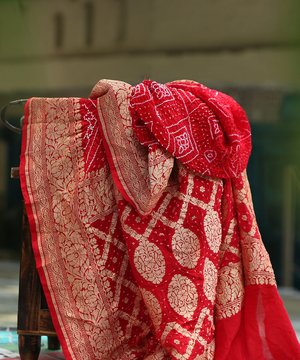 Handloom_Red_Banarasi_Bandhej_Pure_Georgette_Dupatta_WeaverStory_01