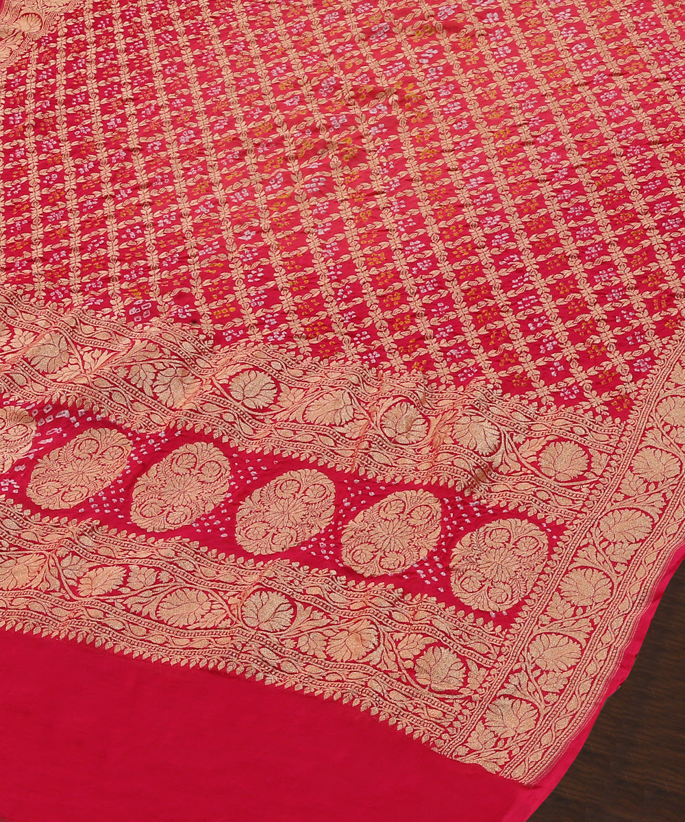 Handloom_Coral_Peach_And_Pink_Ombre_Dyed_Pure_Georgette_Banarasi_Bandhej_Dupatta_WeaverStory_03