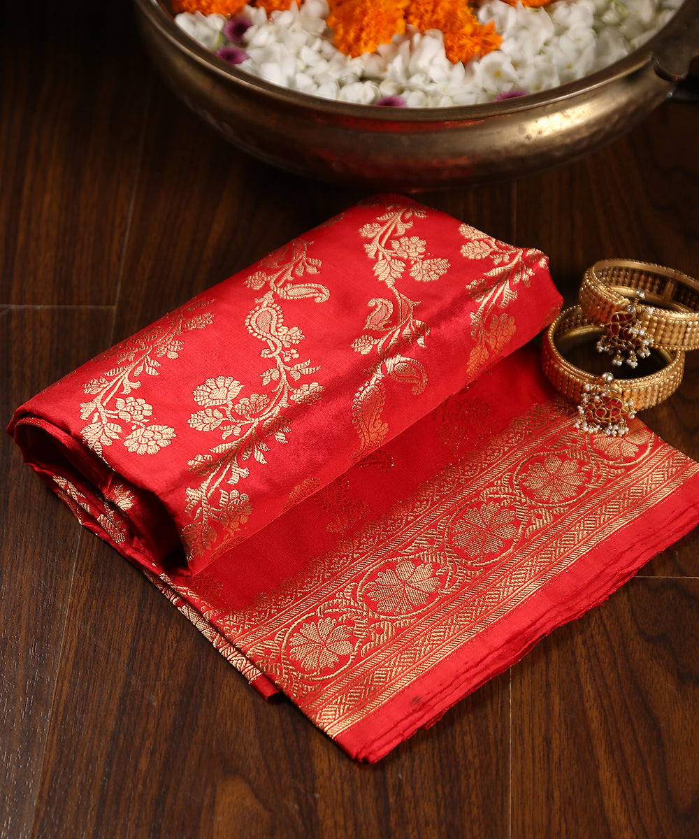 Handloom_Red_Pure_Katan_Silk_Banarasi_Dupatta_With_Kadhwa_Jaal_WeaverStory_01