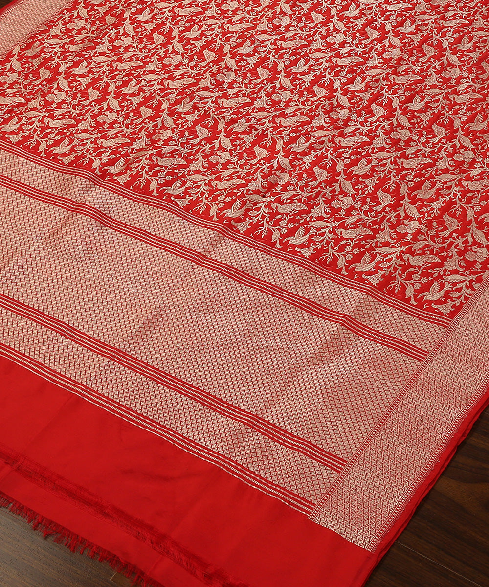 Handloom_Red_Pure_Katan_Silk_Shikargah_Banarasi_Dupatta_With_Peacocks_And_Mynah_WeaverStory_03