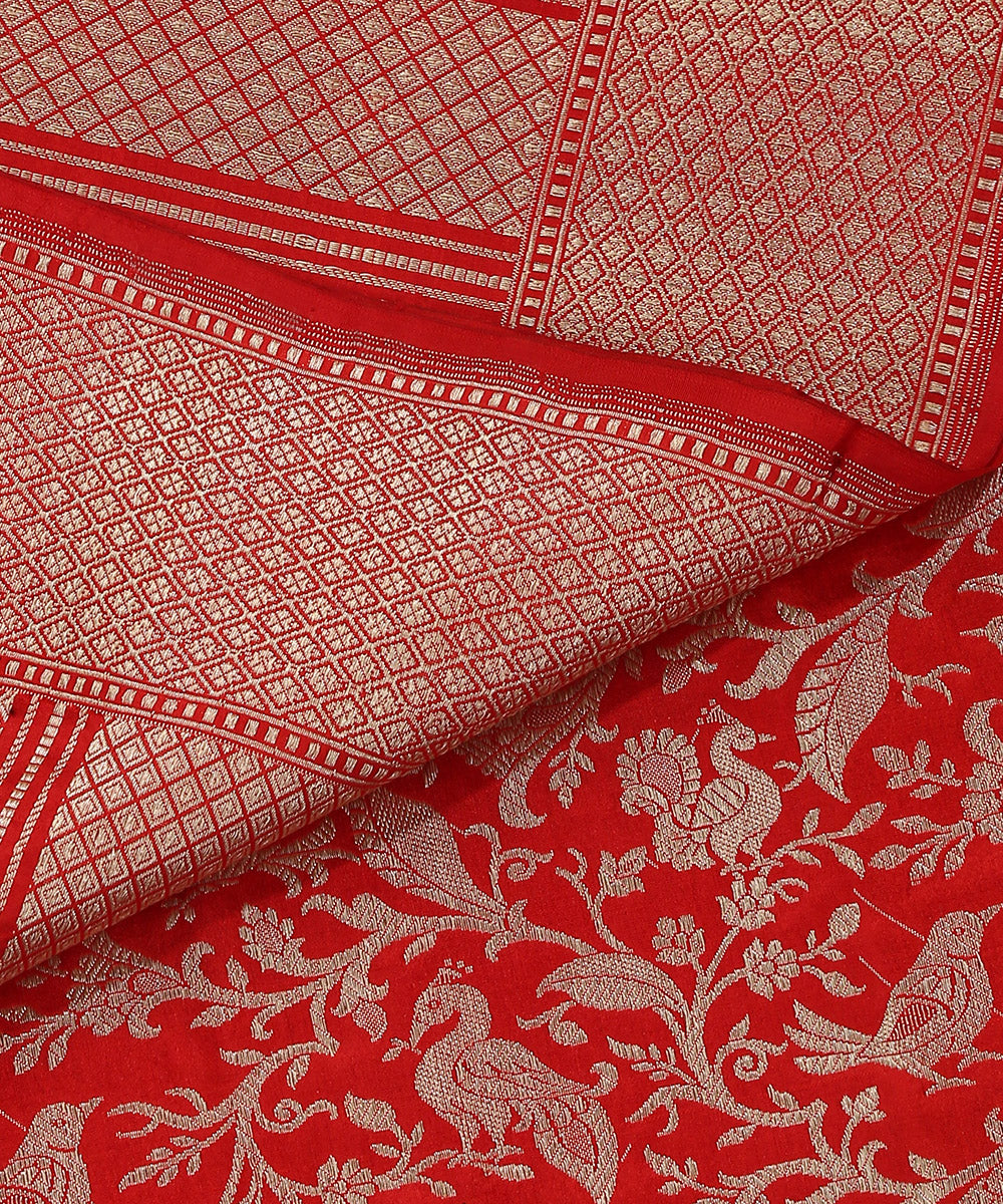 Handloom_Red_Pure_Katan_Silk_Shikargah_Banarasi_Dupatta_With_Peacocks_And_Mynah_WeaverStory_04