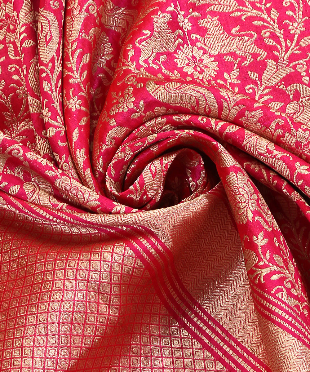 Handloom_Rani_Pink_Pure_Katan_Silk_Shikargah_Banarasi_Dupatta_WeaverStory_05