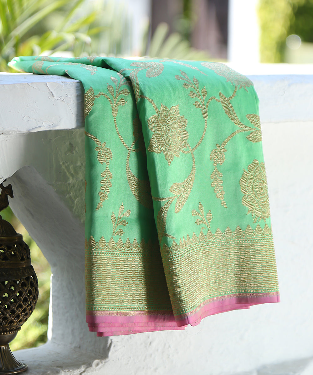Pastel_Green_Handloom_Pure_Katan_Silk_Kadhwa_Banarasi_Dupatta_With_Pink_Selvedge_WeaverStory_01