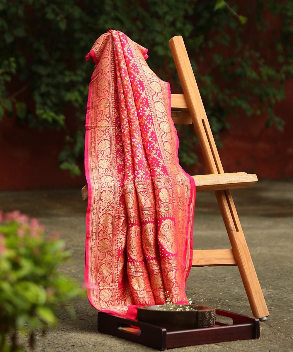 Handloom_Coral_Peach_And_Pink_Ombre_Dyed_Pure_Georgette_Banarasi_Bandhej_Dupatta_WeaverStory_01