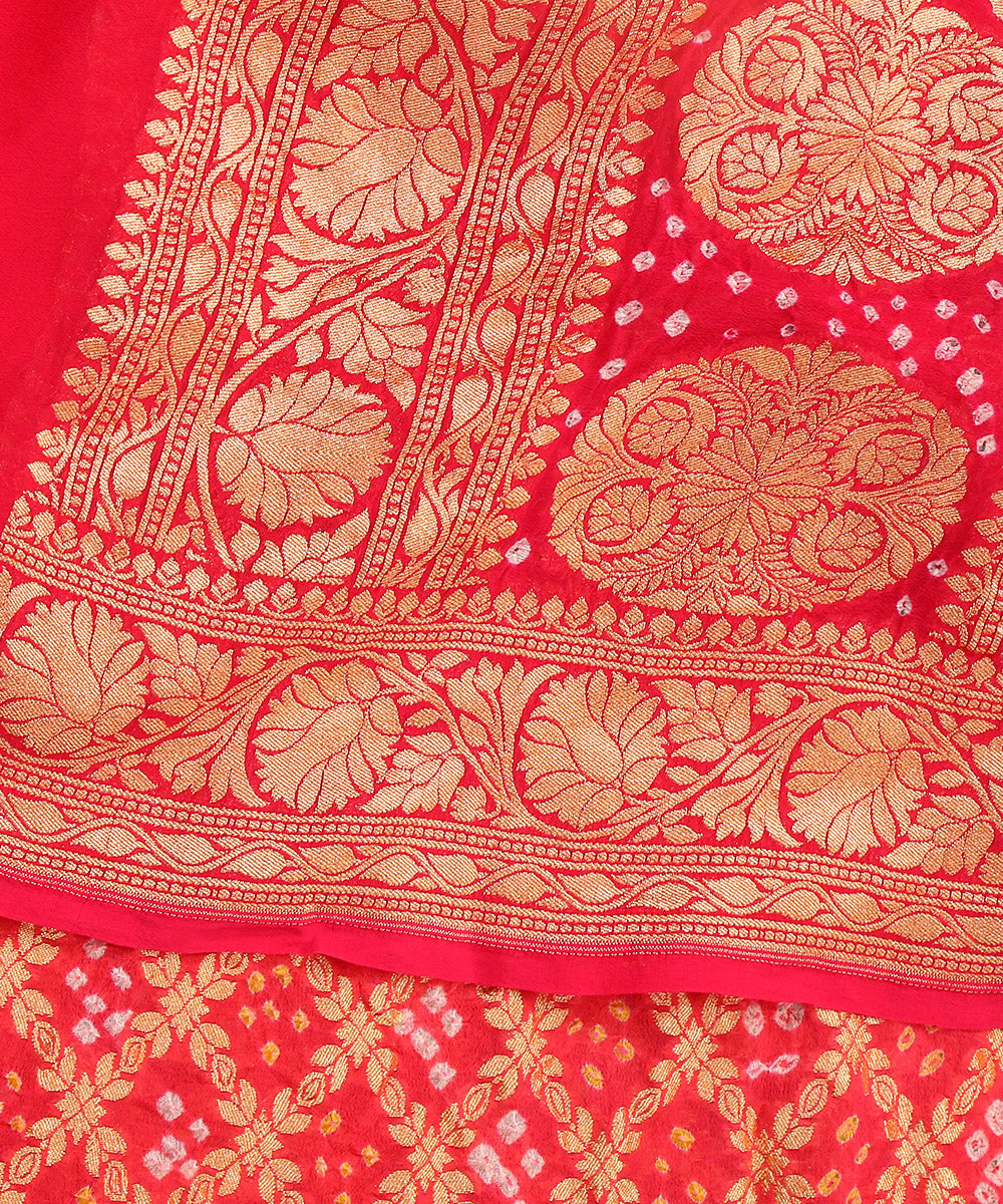 Handloom_Coral_Peach_And_Pink_Ombre_Dyed_Pure_Georgette_Banarasi_Bandhej_Dupatta_WeaverStory_04