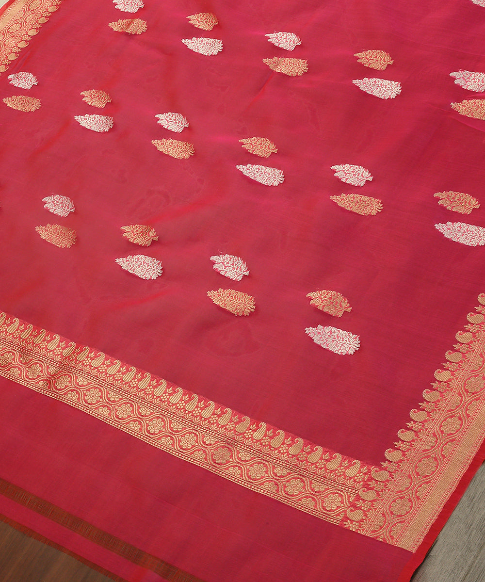 Handloom_Hot_Pink_Pure_Kora_Silk_Banarasi_Dupatta_With_Kadhwa_Sona_Rupa_Boota_WeaverStory_03