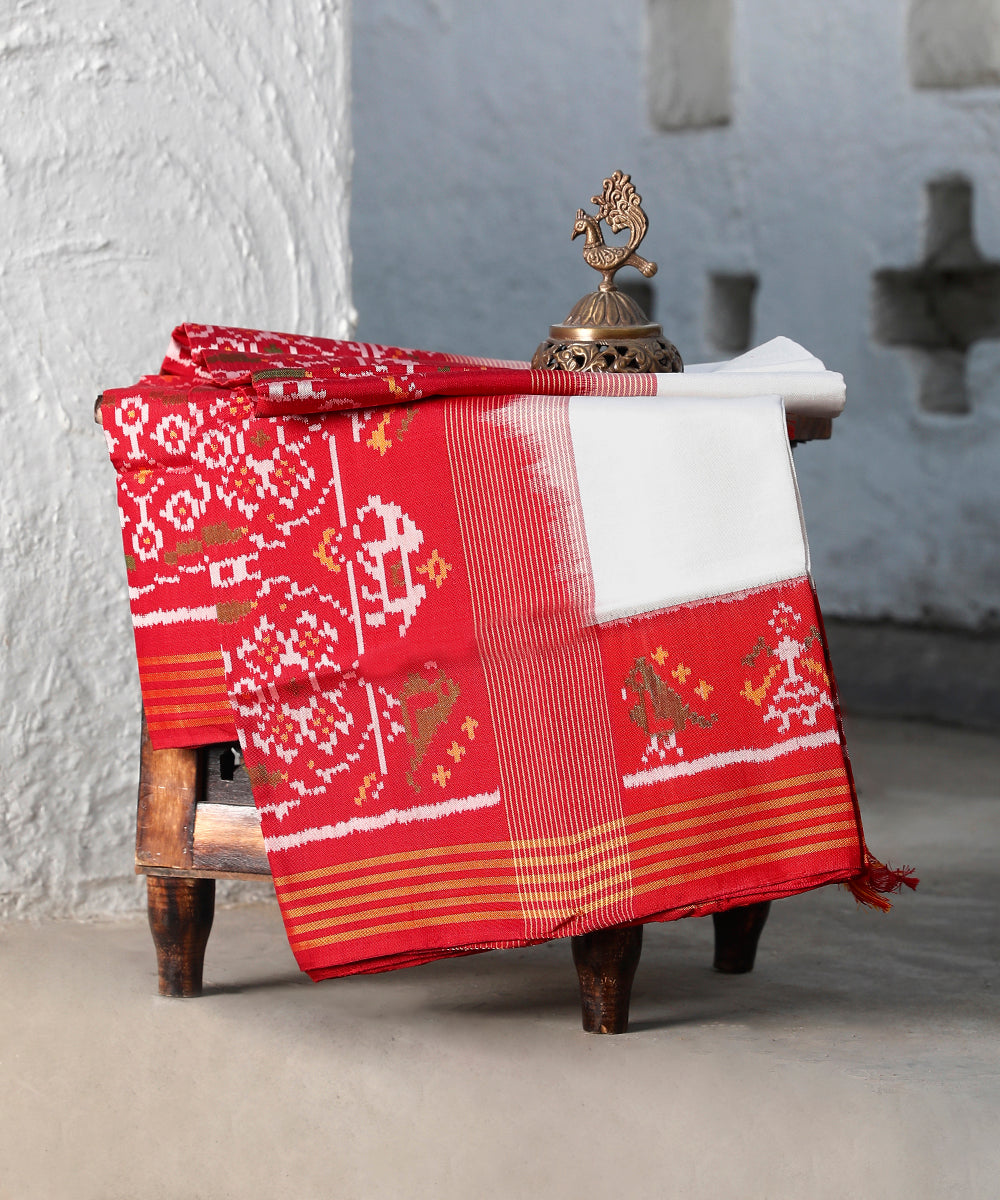 Red_And_White_Handloom_8_Ply_Pure_Mulberry_Silk_Ikat_Patola_Dupatta_WeaverStory_01