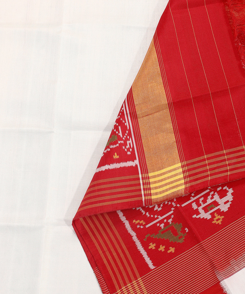 Red_And_White_Handloom_8_Ply_Pure_Mulberry_Silk_Ikat_Patola_Dupatta_WeaverStory_04