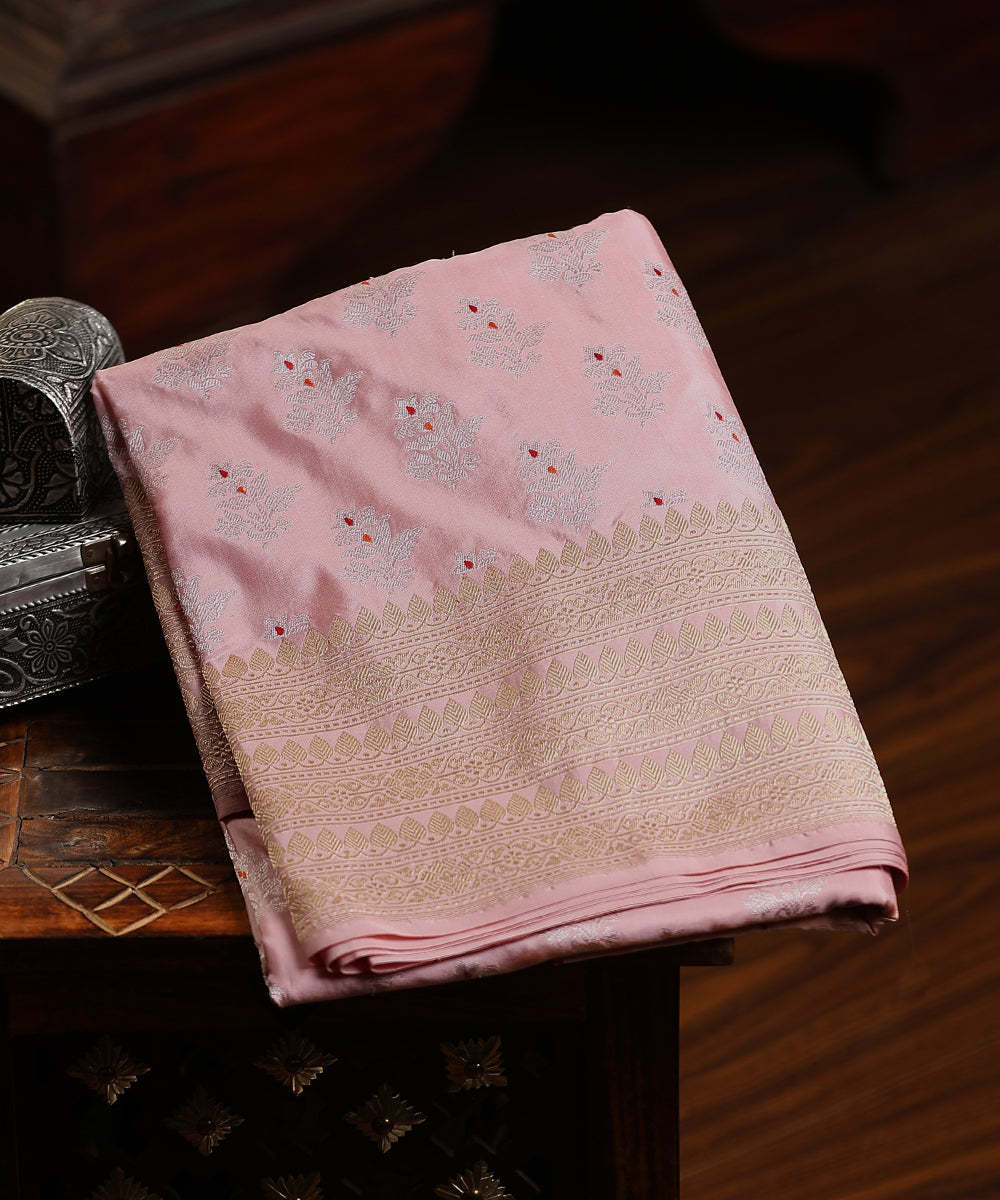 Light_Pink_Handloom_Pure_Katan_Silk_Banarasi_Dupatta_With_Silver_Zari_Meenakari_Boota_And_Kadhwa_Border_WeaverStory_01