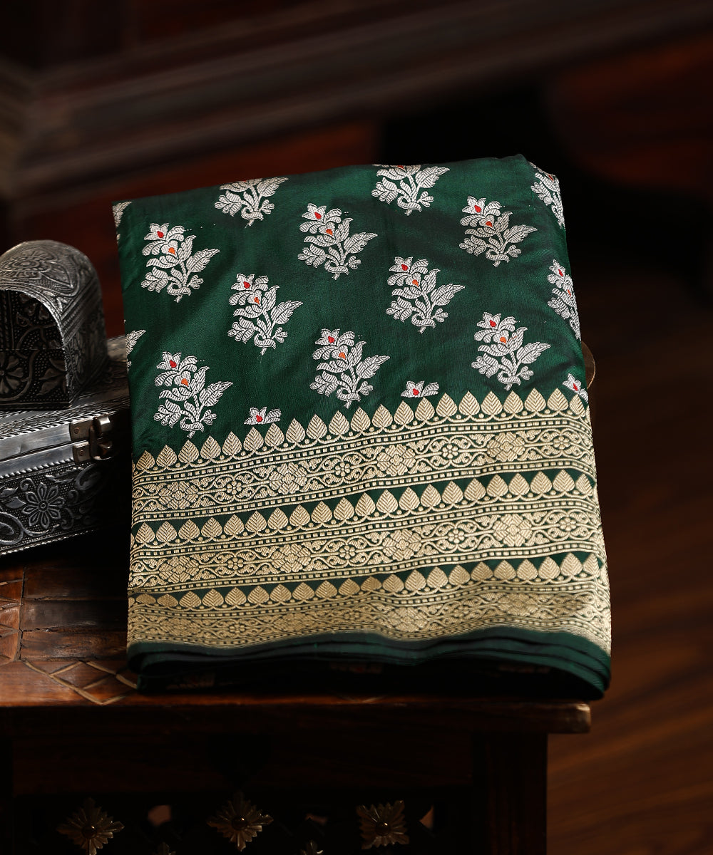 Emerald_Green_Handloom_Pure_Katan_Silk_Banarasi_Dupatta_With_Silver_Zari_Meenakari_Boota_And_Kadhwa_Border_WeaverStory_01