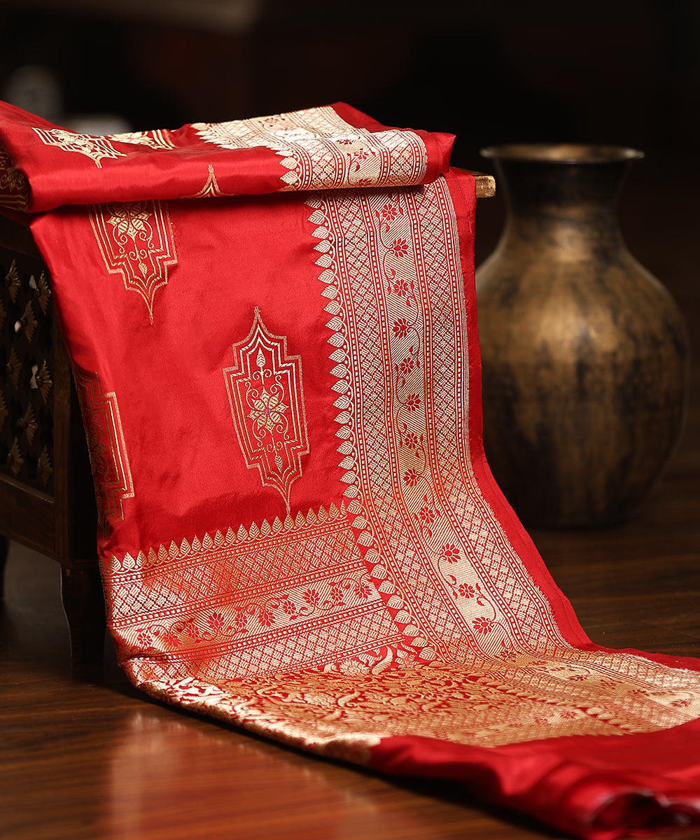 Handloom_Red_Pure_Katan_Silk_Banarasi_Dupatta_With_Big_Boota_And_Kadhwa_Border_WeaverStory_01