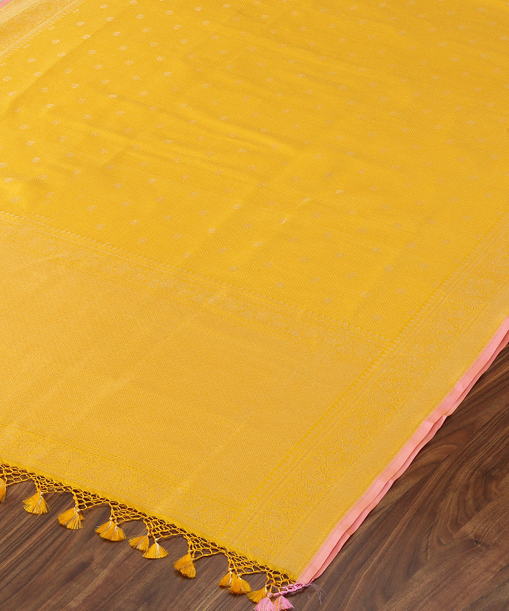 Yellow_Handloom_Pure_Katan_Silk_Zari_Tanchoi_Banarasi_Dupatta_WeaverStory_03