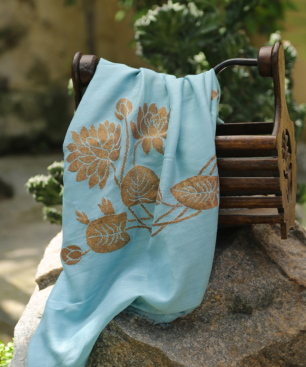 Light_Blue_Handloom_Moonga_Silk_Banarasi_Dupatta_with_Big_Floral_Boota_WeaverStory_01