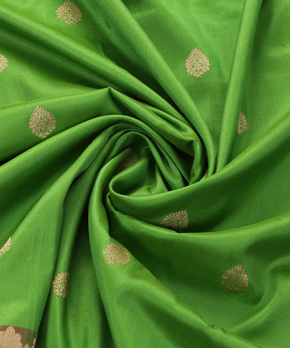 Handloom_Green_Kadhwa_Pure_Katan_Silk_Banarasi_Dupatta_With_Small_Booti_and_Red_Border_WeaverStory_05