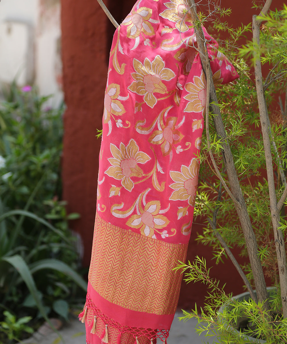 Pink_Handloom_Sona_Rupa_Floral_Georgette_Banarasi_Dupatta_WeaverStory_01