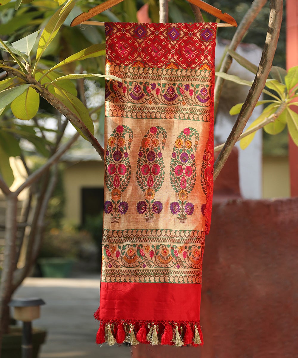 Red_Handloom_Pure_Katan_Silk_Cutwork_Patola_Banarasi_Dupatta_With_Meenakari_Design_WeaverStory_01