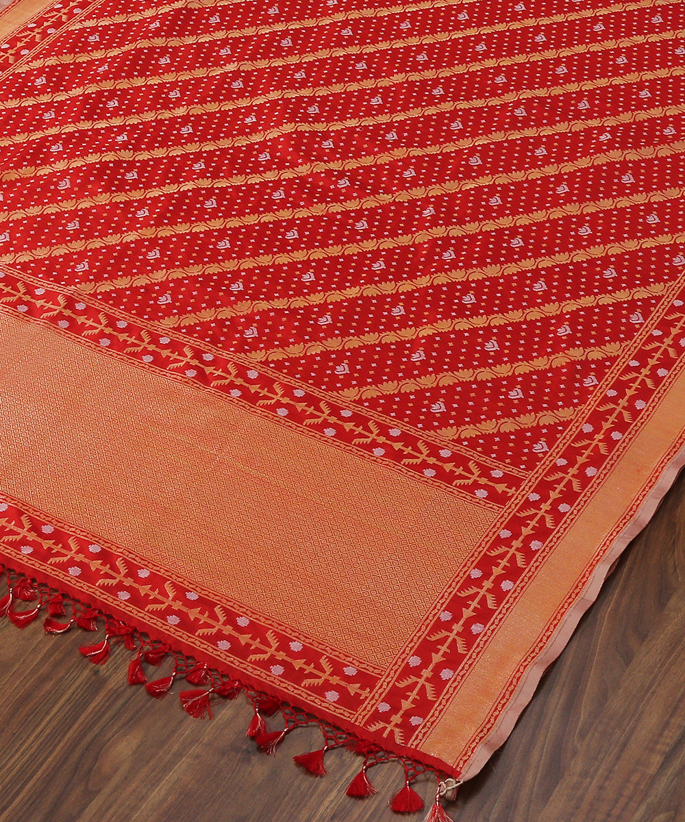 Handloom_Red_Pure_Katan_Silk_Banarasi_Dupatta_with_Aada_Jamdani_Jaal_WeaverStory_03