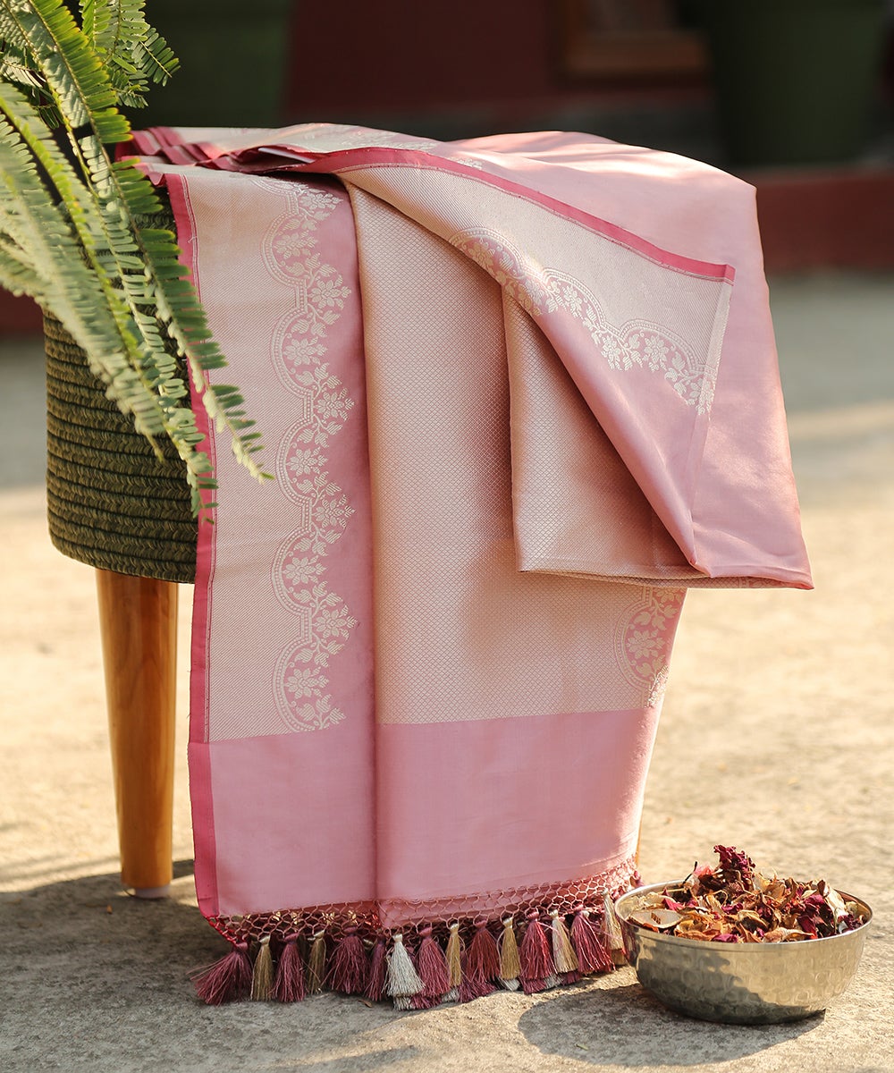 Handloom_Blush_Pink_Pure_Katan_Silk_Banarasi_Dupatta_with_Kadhwa_Border_WeaverStory_01