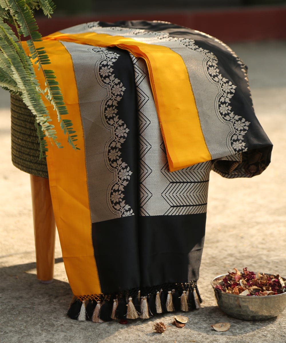 Black_Handloom_Kadhwa_Pure_Katan_Silk_Banarasi_Dupatta_With_Floral_Silver_Zari_Yellow_Border_WeaverStory_01