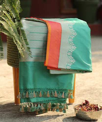 Handloom_Green_Pure_Katan_Silk_Kadhwa_Banarasi_Dupatta_With_Floral_Silver_Zari_Orange_Border_WeaverStory_01