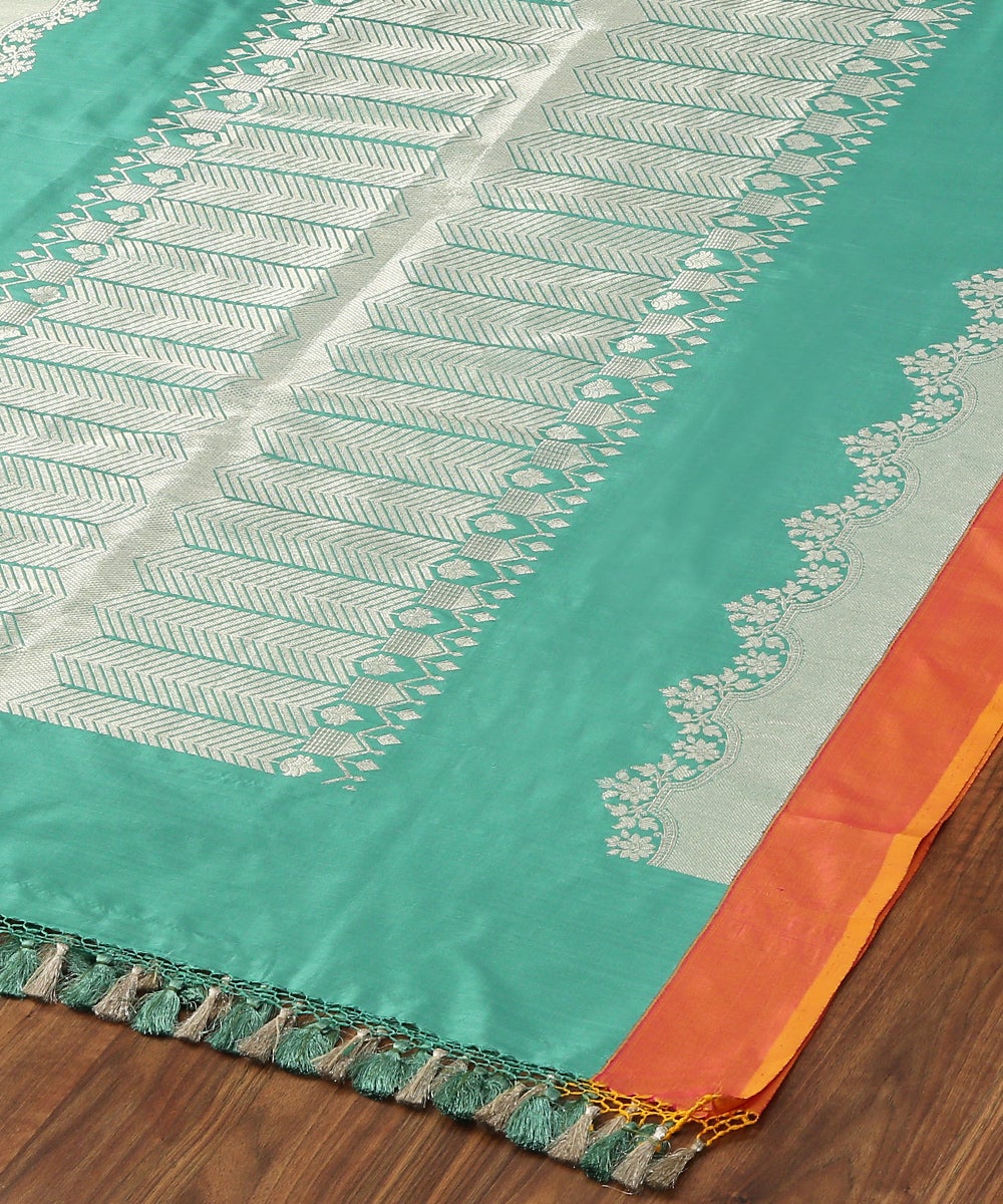 Handloom_Green_Pure_Katan_Silk_Kadhwa_Banarasi_Dupatta_With_Floral_Silver_Zari_Orange_Border_WeaverStory_03